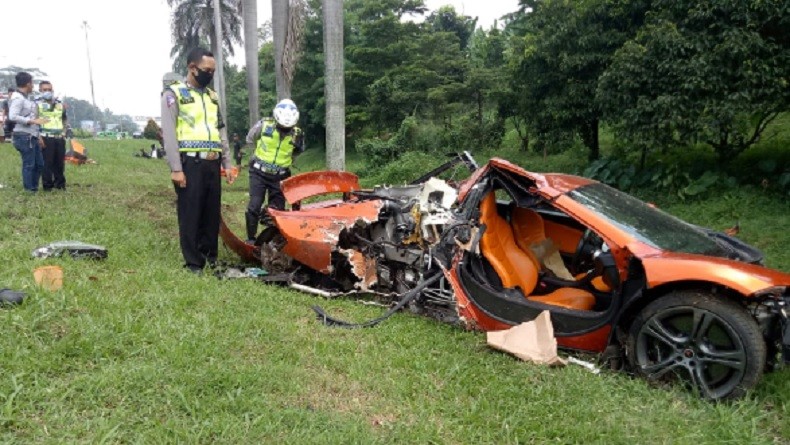 2 Orang Terluka dalam Kecelakaan Supercar di Tol Jagorawi