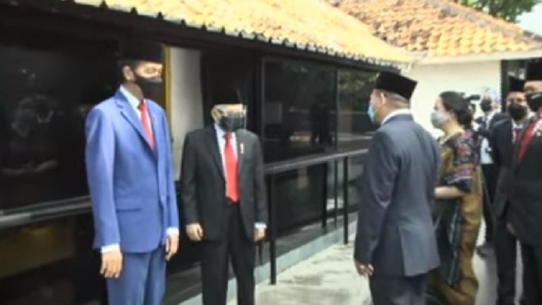 Jokowi Rapat dengan Ma'ruf Amin Bahas UU Cipta Kerja Hari Ini