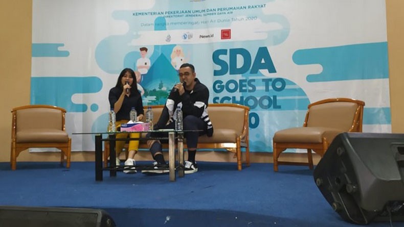 SDA Goes to School, Stand Up Comedy Kemal Palevi Berbagi Tips Agar Tak Grogi di Panggung