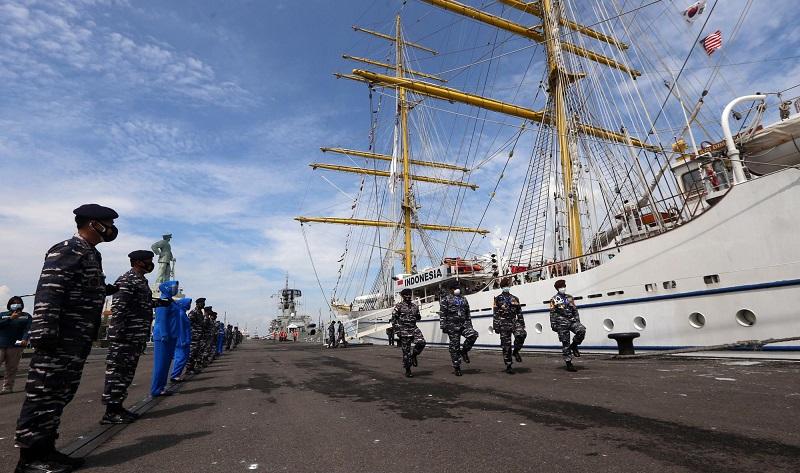98 Hari Arungi Samudera, KRI Bima Suci Sukses Bawa 85 Taruna AAL Tiba di Surabaya 