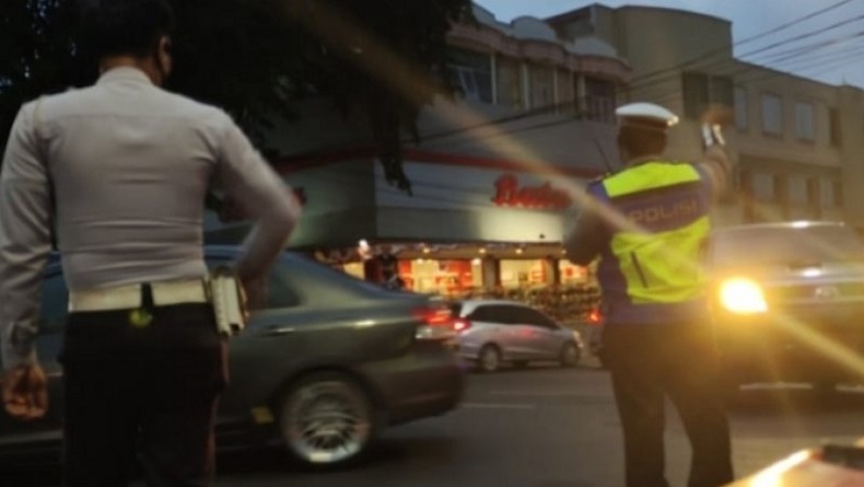 Dishub Bandarlampung Tutup Akses Jalan ke Ruang Publik hingga Pukul 01.00 WIB