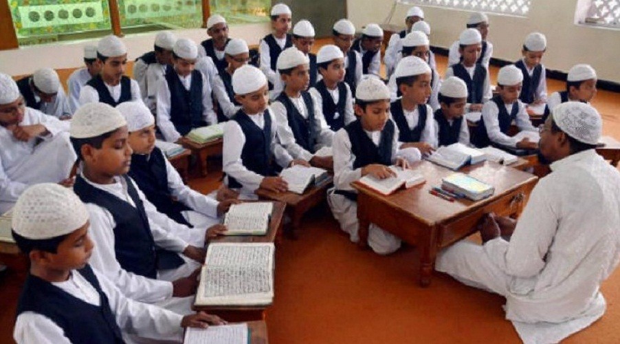 Sekolah Islam Dihapus, Menteri: Kita Butuh Lebih Banyak Dokter daripada Imam Masjid
