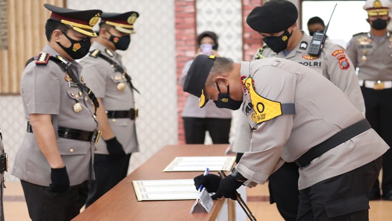 Kapolda Lantik 10 PJU Polda Sumut dan 3 Kapolres
