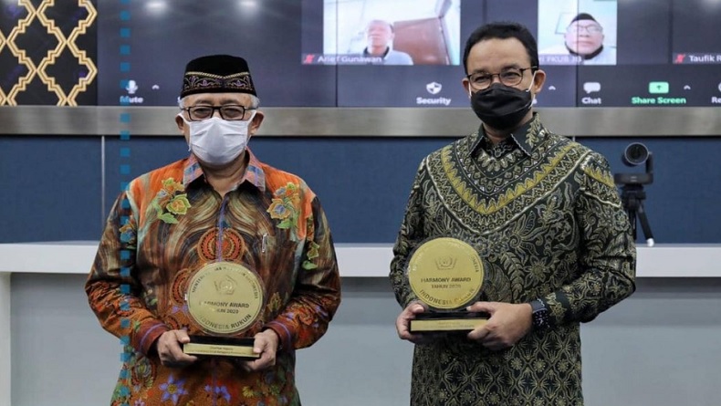 Anies Raih Penghargaan Kerukunan Beragama dari Gus Yaqut