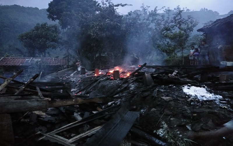 Rumah dan Harta Benda Milik 2 Keluarga di KBB Ludes Terbakar