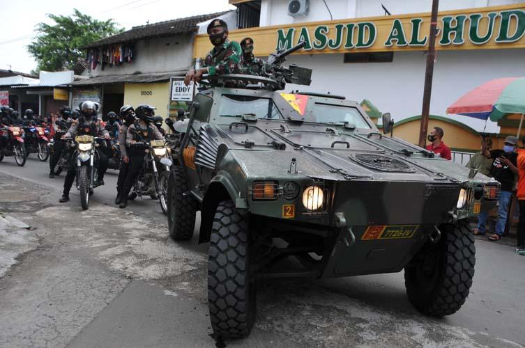 Jelang Kedatangan Baasyir, Ratusan Personel Brimob-TNI Siaga di Depan Ponpes Ngruki