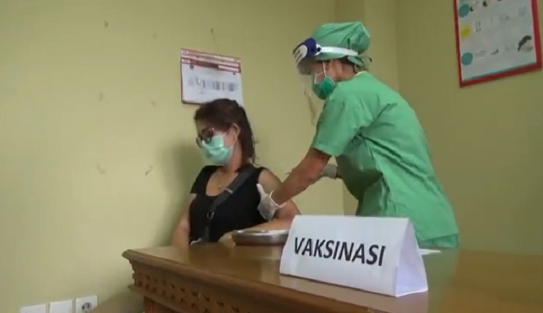 Warga Diiming-iming Hadiah Sapi, Kalung Emas, dan Uang agar Mau Divaksin Covid