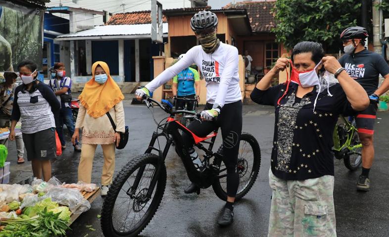 Hari Pertama PPKM, Ganjar Ingatkan Warga Tertib Prokes lewat Pengeras Suara