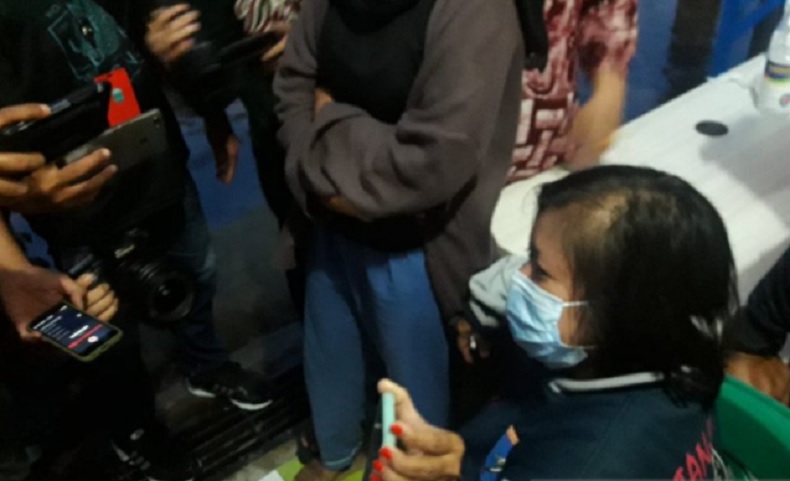 Kisah Haru Lena Menunggu Kabar Sang Anak Penumpang Sriwijaya Air: Adek, Pulang ya Sayang