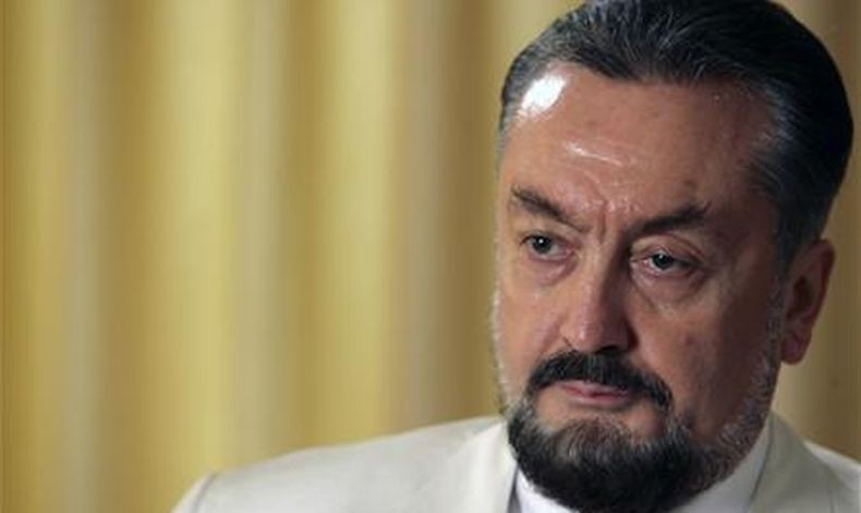 Mantan Penceramah Adnan Oktar Dihukum 1.075 Tahun Bui atas Pelecehan Seksual dan Terorisme