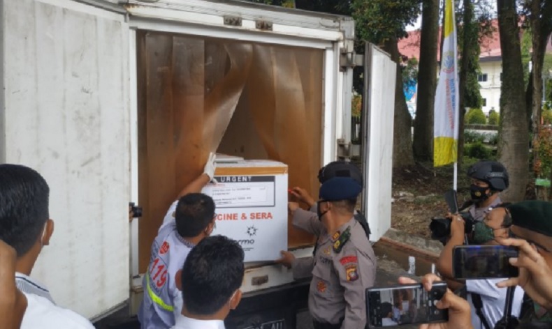Jelang Vaksinasi, 10.400 Dosis Vaksin Covid-19 Sudah Diterima Dinkes Pontianak