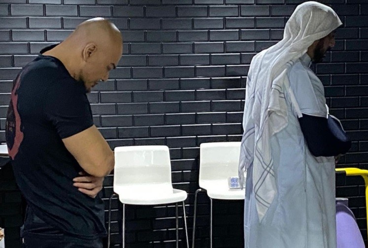 Deddy Corbuzier Mengenang Momen Salat Berjamaah dengan Syekh Ali Jaber