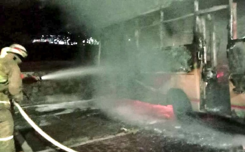 Metro Mini Terbakar di Terminal Kampung Rambutan