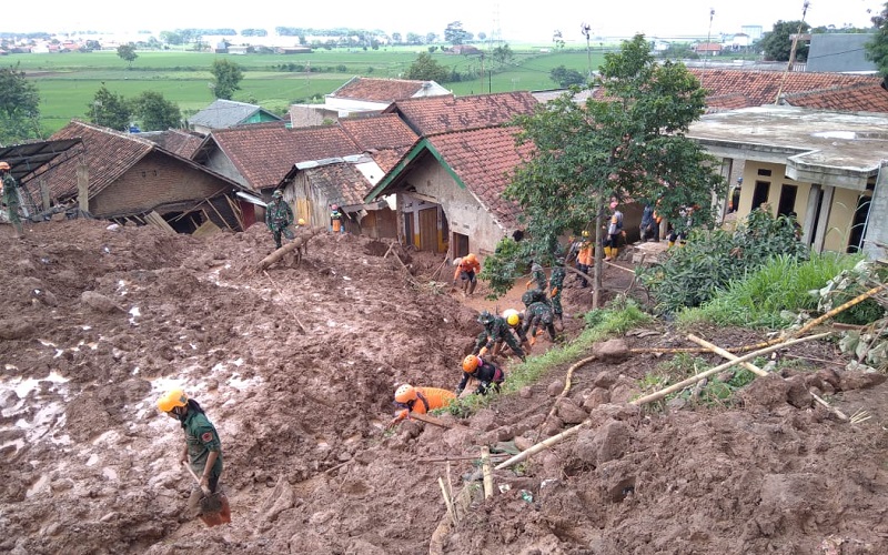 Pemprov Jabar Segera Relokasi Warga Terdampak Longsor Cimanggung Sumedang