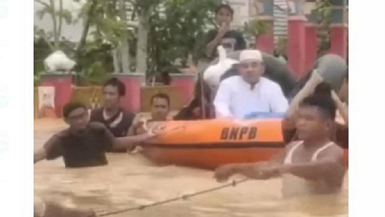 Viral Evakuasi Ulama Kharismatik Tuan Guru Bakhiet dari Terjangan Banjir di Kalsel