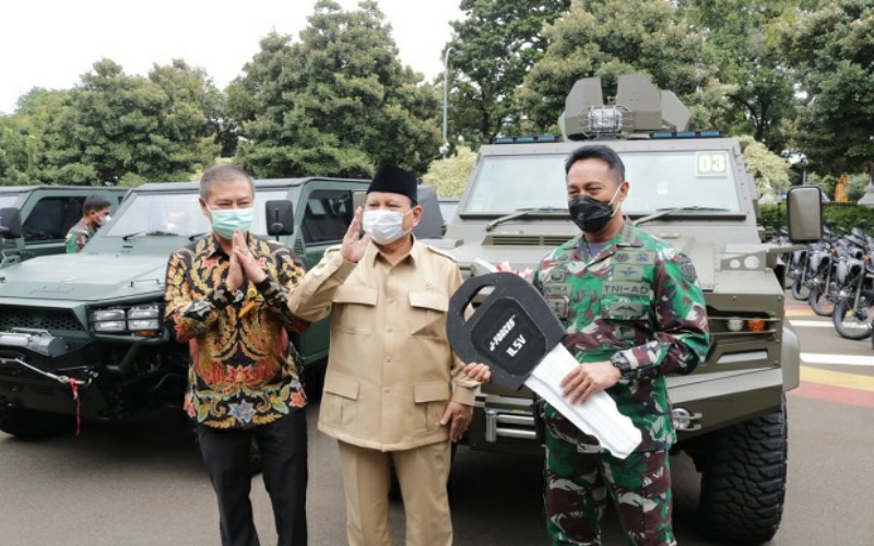 Prabowo Serahkan Rantis J-Force untuk Pengintaian dan Penyerangan kepada TNI