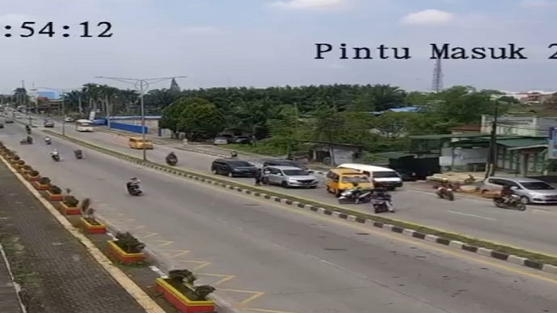 CCTV Ungkap Korban Tewas di Depan Polda Sumut Sempat Cekcok dengan Pengendara Lain