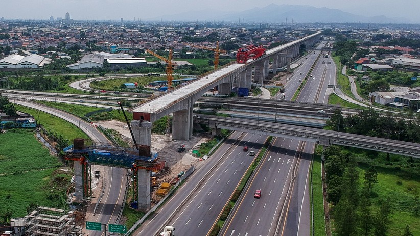 Rel Kereta Cepat Jakarta-Bandung Diangkut Lewati Tol JORR hingga Cipularang