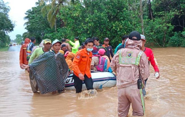 Banjir Kalsel Rendam 11 Daerah, 15 Orang Meninggal dan 76.962 Warga Mengungsi