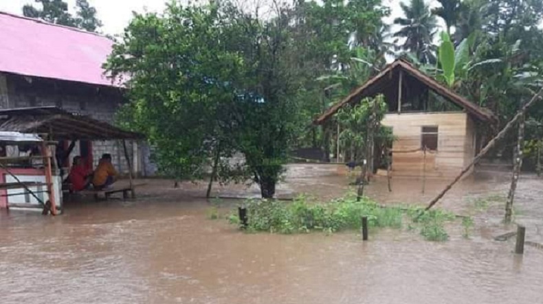 Banjir di Halut, Polda Maluku Salurkan Bantuan Sosial