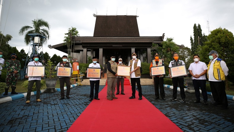 Banjir Kalsel, BNPB Serahkan Bantuan DSP Rp3,5 M untuk Pemprov dan Pemkab 