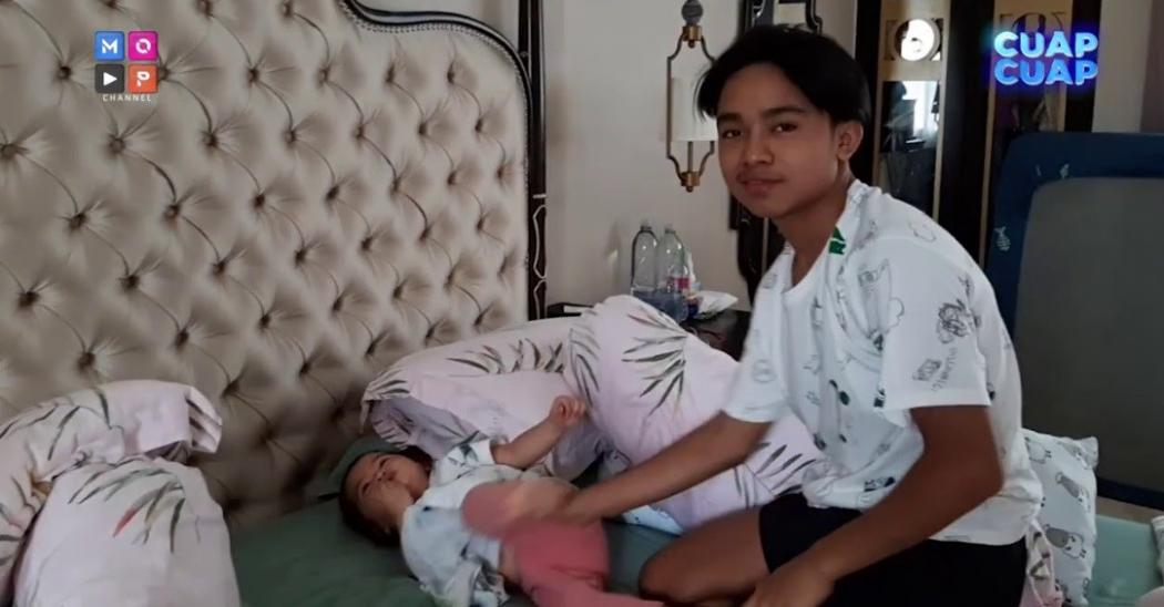 Keakraban Betrand Peto dan Thania, Sampe Pijitin Lho!