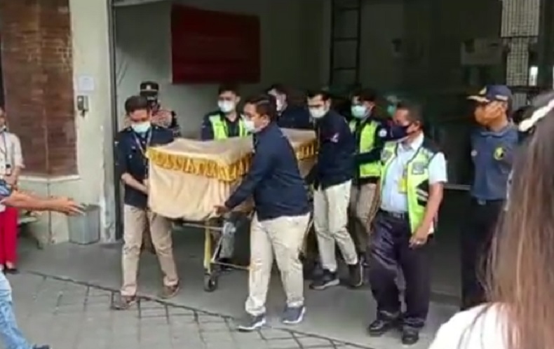 Jenazah Mia Tresetyani Pramugari Sriwijaya Air Tiba di Bali, Besok Dimakamkan di Mumbul