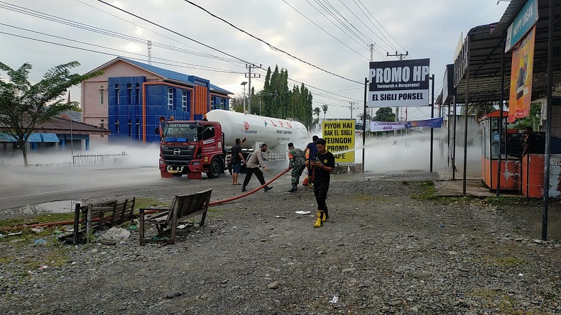 Buat Warga Panik, Mobil Tangki Bermuatan Elpiji Bocor di Pidie