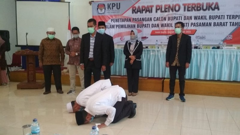 Bupati Ajak Umat Muslim di Pasaman Barat Salat Berjamaah di Masjid
