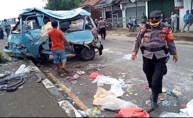 4 Kendaraan Tabrakan Beruntun di Jalur Pantura, Tiga Luka-Luka  