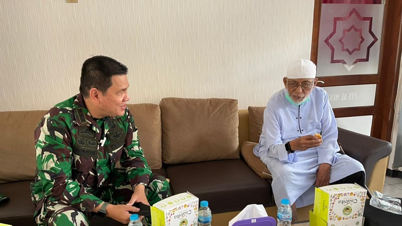 Danrem Warastratama Kunjungi Ustaz Abu Bakar Ba'asyir Pascabebas, Ini yang Dibahas