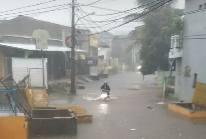 Genangan Air di Kota Bekasi: Perumahan Dosen IKIP Capai 1 Meter