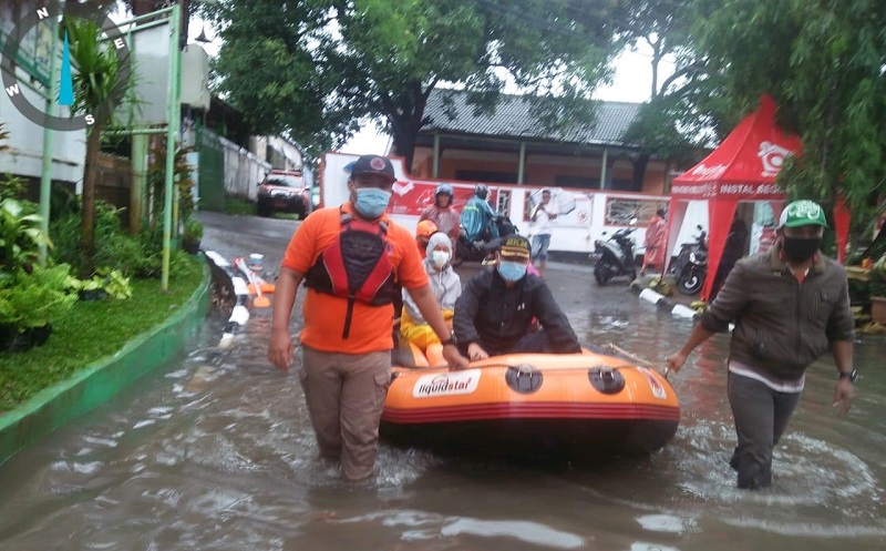 Perumahan Jatibening Banjir 120 Cm, Pemkot Bekasi Evakuasi 350 KK