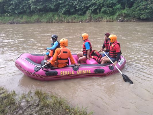Tiga Hari Dicari, Warga Terseret Sungai Cimanuk Sumedang Belum Ditemukan