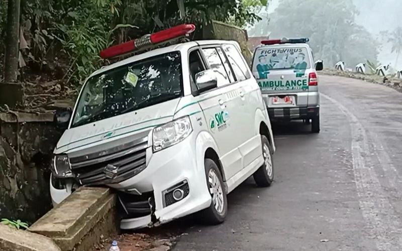 Sopir Diduga Ngantuk, Ambulans Bawa Jenazah Tabrak Gorong-gorong di Tasikmalaya
