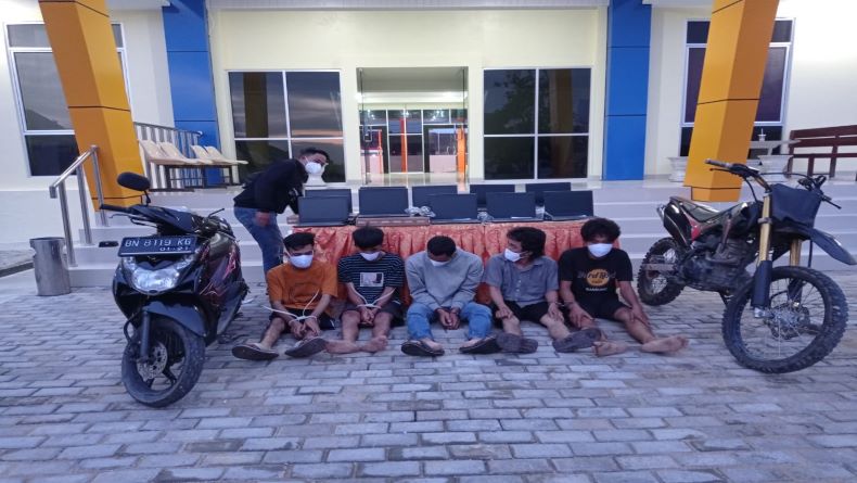 Kecanduan Game Higss Domino, 4 Pemuda Nekat Curi Laptop di Sekolah