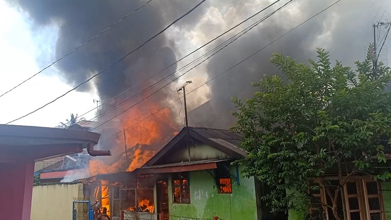 Gas Bocor, 2 Rumah di Medan Ludes Terbakar