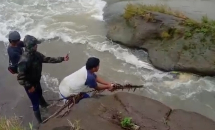 Pemancing  Temukan Mayat Tersangkut di Bebatuan Sungai Comal 