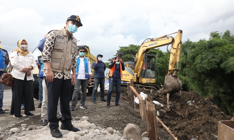 Tinjau Perbaikan Tol Surabaya-Gempol, Emil: Mudah-Mudahan 9 Hari Selesai 