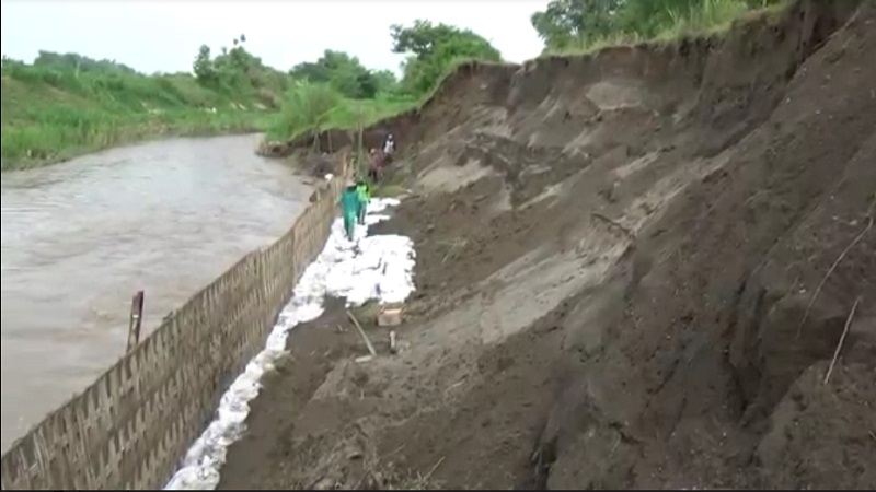 Tanggul Sungai di Jombang Ambrol Diterjang Lahar Dingin Gunung Kelud 