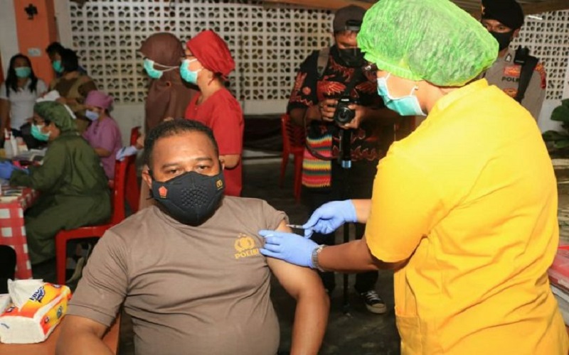 Vaksinasi Covid-19 Kedua, Kapolresta Jayapura: Untuk Kuatkan Respons Imun