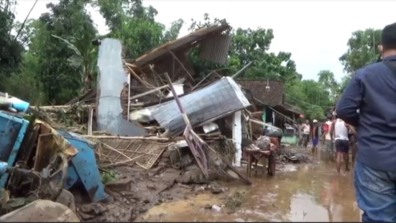 Banjir Bandang Terjang Wilayah Jombang, 7 Rumah Hancur 2 Rata dengan Tanah 