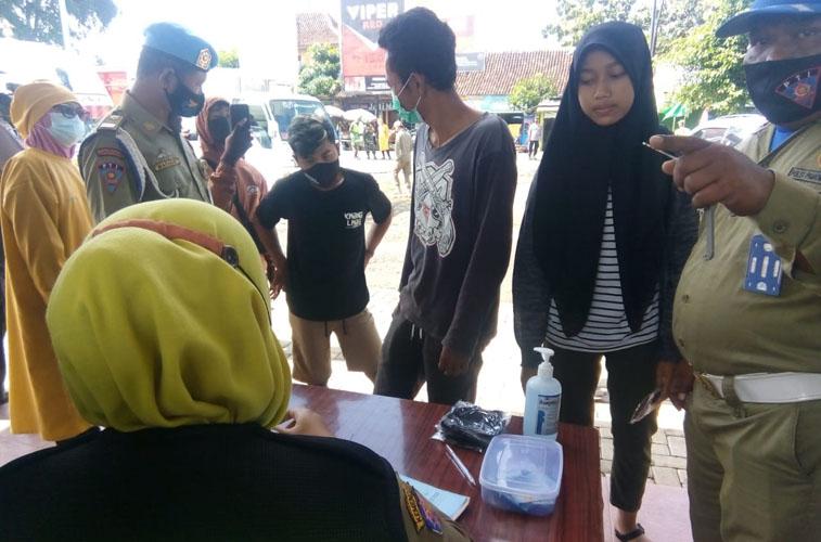 Satgas Covid-19 Karanganyar Gelar Operasi Penegakan Disiplin Prokes di Pelosok Desa