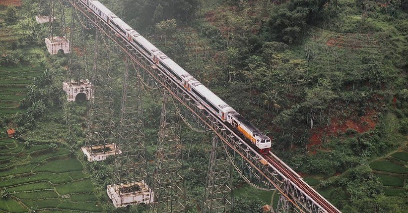 8 Jalur Kereta Api dengan Pemandangan Jalan Terindah di Dunia, Salah Satunya di Bandung