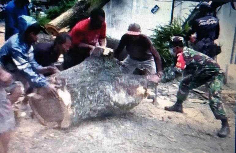 Puting Beliung Terjang Klaten, Dua Warga Luka Tertimpa Atap Rumah