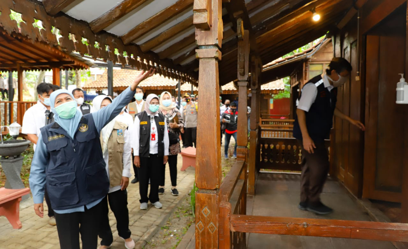 Resmikan RS Joglo Madiun, Khofifah: Sejuk Bisa untuk Terapi Psikologis Pasien Covid-19