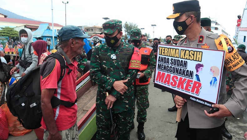 Wakapolda Malut dan Danrem Babullah Turun ke Pasar Sosialisasikan 3M, Ini Temuannya