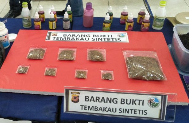 Ambil Paket Isi Tembakau Sintetis, Pemuda di Way Kanan Panik Ditangkap Polisi