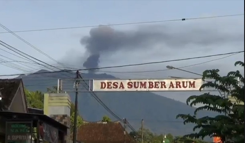 Gunung Raung Semburkan Abu 1.000 M, BPBD Banyuwangi Siapkan Evakuasi 