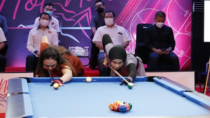 Pertandingan Pertama  Turnamen Biliar Hot Nine, Atlet Nasional Nony Krystianti Berhadapan dengan Poppy Puspita